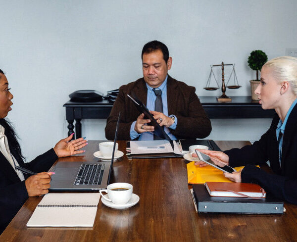 Negotiating A Sale - Shimazaki/Pexels