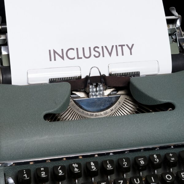 Gender-Inclusive Language: pexels-markus-winkler