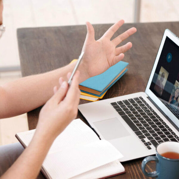 Interactive Online Training With Improving Communications